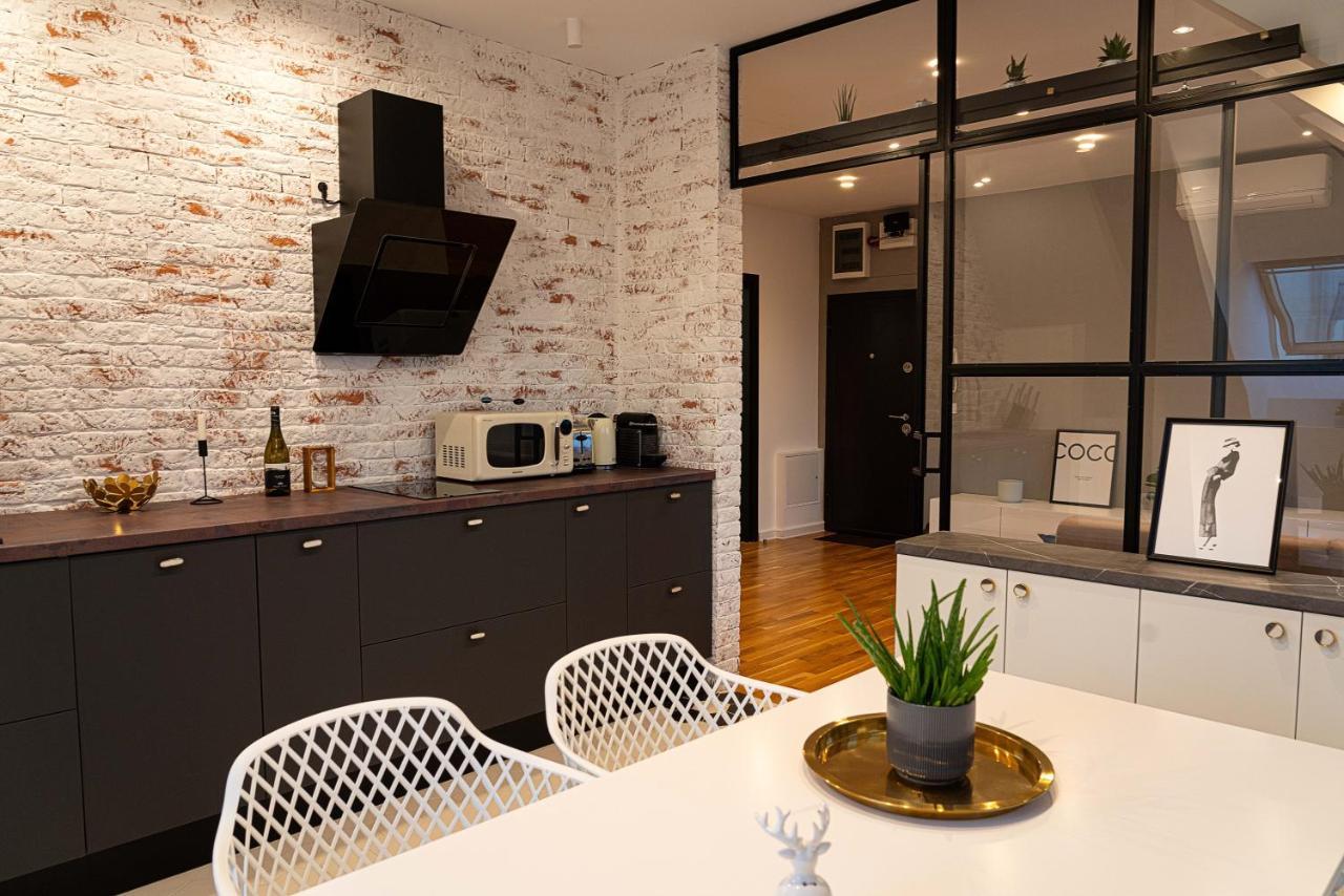 Urban Oasis Apartments With Parking Букурещ Екстериор снимка