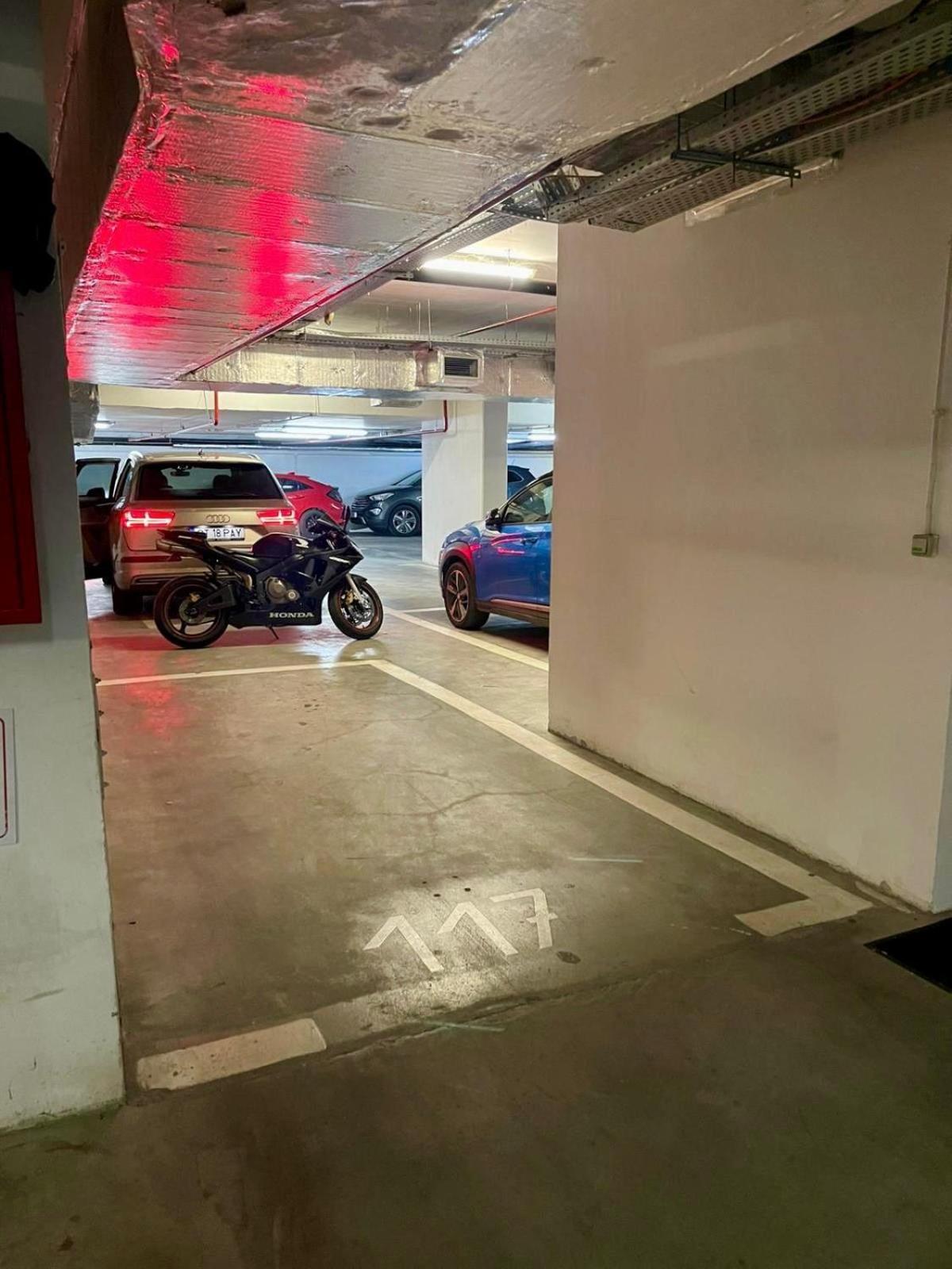 Urban Oasis Apartments With Parking Букурещ Екстериор снимка